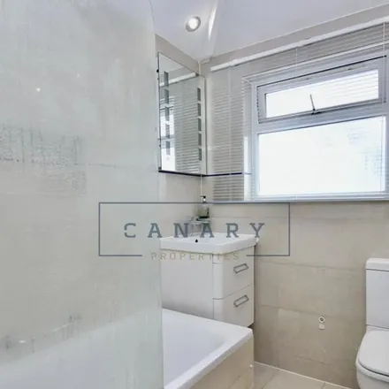 Image 2 - Rogers Road, London, SW17 0EB, United Kingdom - Apartment for rent
