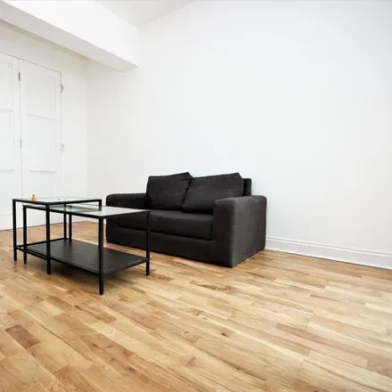 Rent this 4 bed apartment on Seaford Road in London, N15 5DS