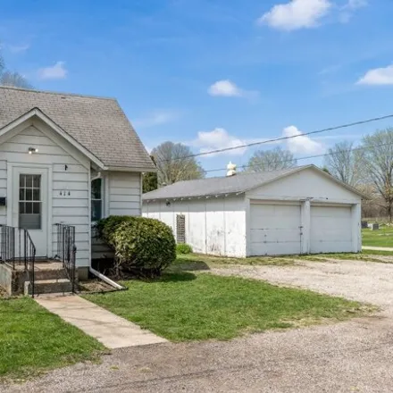 Buy this 2 bed house on 472 West Street in Rockton, Rockton Township