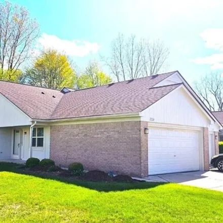 Buy this 2 bed condo on 25286 Samantha Drive in Chesterfield Township, MI 48051