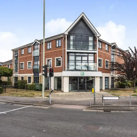 Rent this 2 bed apartment on 393 Reading Road in Sindlesham, RG41 5LT