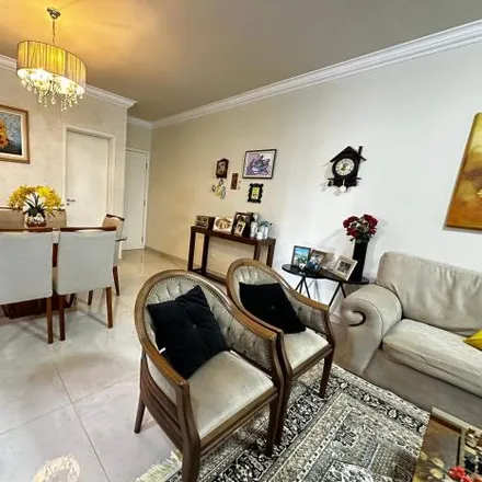 Buy this 3 bed apartment on Rua Alagoas in Centro Histórico, Londrina - PR
