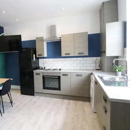 Rent this 3 bed townhouse on Autumn Place in Leeds, LS6 1RJ