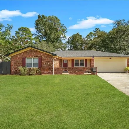 Buy this 3 bed house on 1042 Live Oak Drive in Hinesville, GA 31313