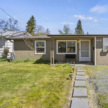 Buy this 2 bed house on 521 Union Avenue in Medford, OR 97501