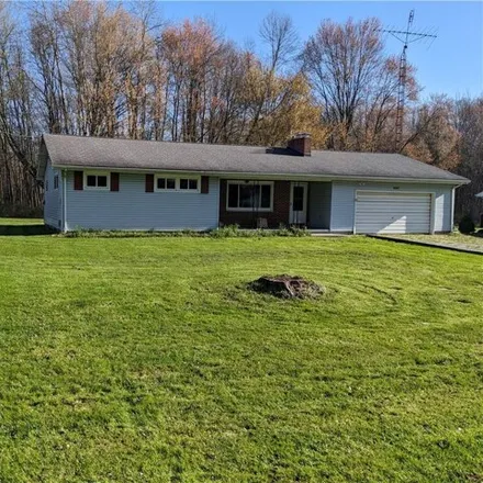 Buy this 3 bed house on 2675 Robinwood Boulevard in South Canal, Trumbull County