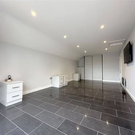 Image 2 - 9 Church Hill, Exeter, EX4 9EU, United Kingdom - Apartment for rent