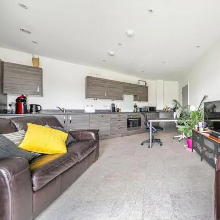 Image 3 - Walnut Tree Close, Guildford, GU1 4TT, United Kingdom - Apartment for sale