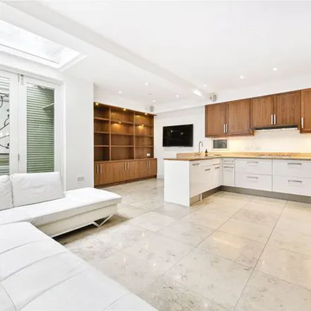 Rent this 5 bed townhouse on Onslow Gardens in London, SW7 3AL