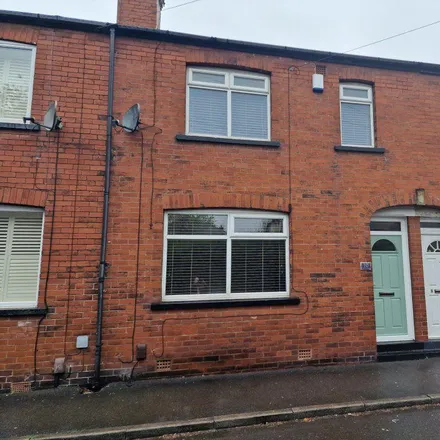 Rent this 3 bed townhouse on 30-32 Grove Road in Leeds, LS15 0LG