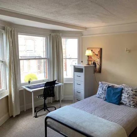 Rent this 1 bed room on Farnham Road in Guildford, GU2 4JN