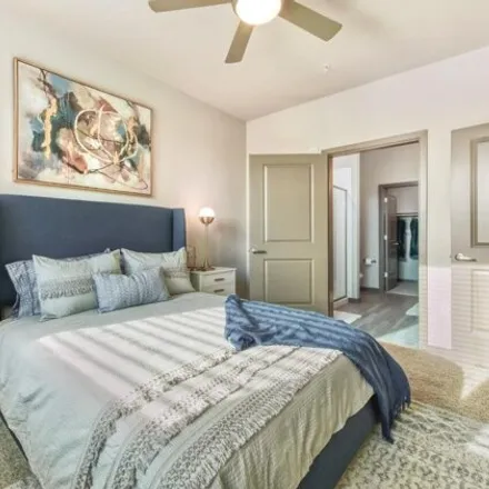Image 4 - Aura Central, 29 East Weldon Avenue, Phoenix, AZ 85012, USA - Apartment for rent