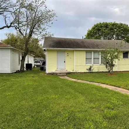Rent this 3 bed house on 1643 West 6th Street in Freeport, TX 77541