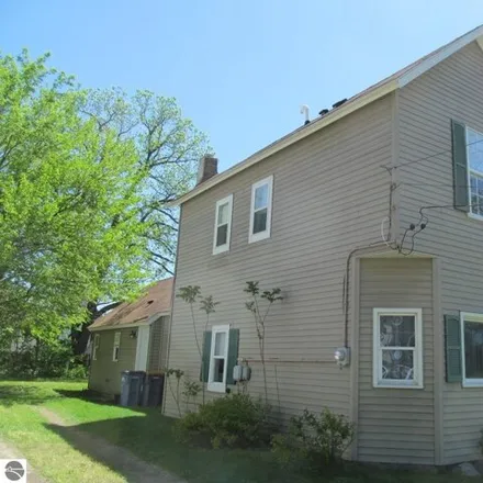 Buy this 4 bed house on 440 Emerald Avenue Northeast in Grand Rapids, MI 49503