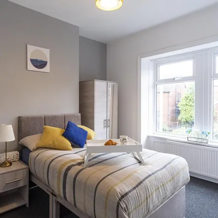 Rent this 5 bed room on E-ACT Royton and Crompton Academy in Shaw Road, Luzley Brook