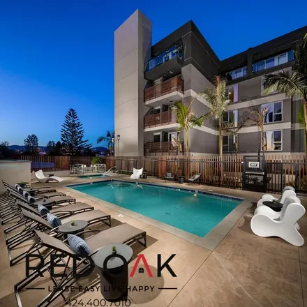Rent this 3 bed apartment on California Wok in Wilshire Boulevard, Los Angeles