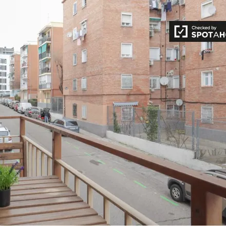 Image 7 - Calle de Domingo de Silva, 28011 Madrid, Spain - Apartment for rent
