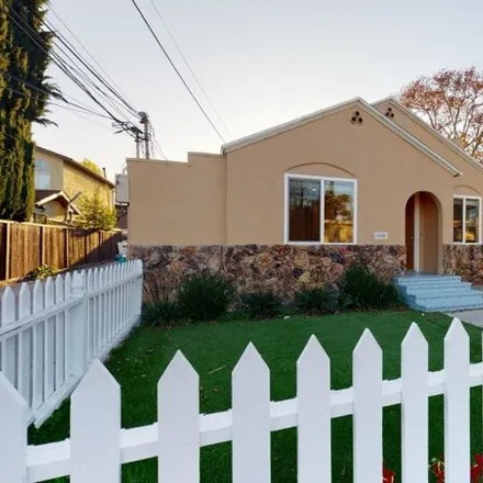 Rent this 2 bed house on 1020 Cleveland Street in Redwood Junction, Redwood City