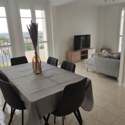 Rent this 5 bed apartment on 2 Rue des Tournelles in 10000 Troyes, France