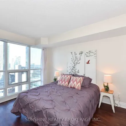 Image 9 - Residences of College Park North, 763 Bay Street, Old Toronto, ON M5G 1N8, Canada - Apartment for rent