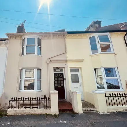Rent this 6 bed townhouse on 11 Aberdeen Road in Brighton, BN2 3JA