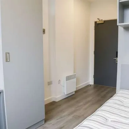 Rent this 8 bed apartment on 10 New Wapping Street in North Wall, Dublin