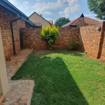 Image 3 - Edinburgh Avenue West, Clubview East, Centurion, 0014, South Africa - Townhouse for rent