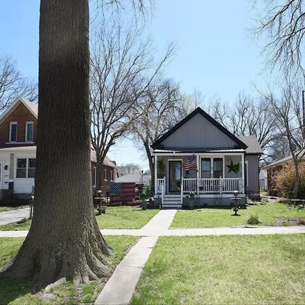 Buy this 2 bed house on 2271 E Street in Lincoln, NE 68510