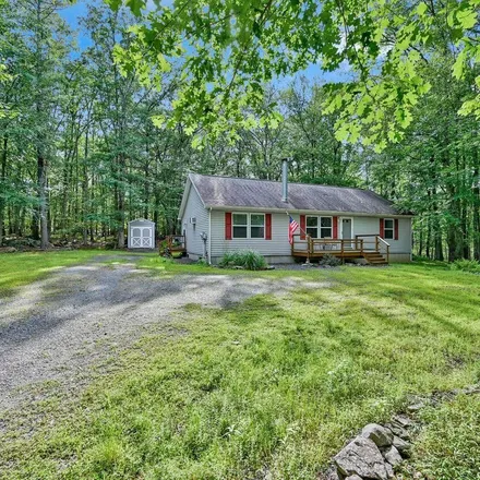 Image 2 - 272 Falling Waters Boulevard, Westcolang Park, Pike County, PA 18435, USA - House for sale