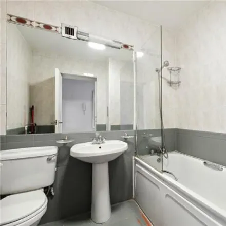 Image 5 - Cromwell Road, London, London, Sw5 - Room for rent