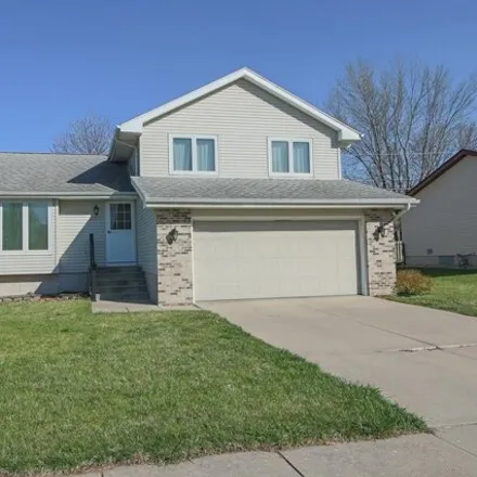 Buy this 3 bed house on 2027 North 30th Court in Fort Dodge, IA 50501