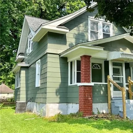 Buy this 3 bed house on 1102 S Woodland Ave in Independence, Missouri