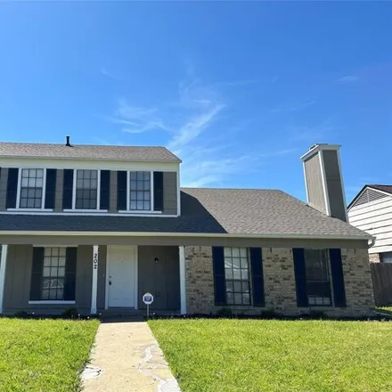 Rent this 3 bed house on 202 Southerland Ave in Mesquite, Texas