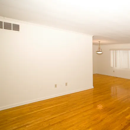 Image 3 - 3351 Warrensville Center Road - Apartment for rent