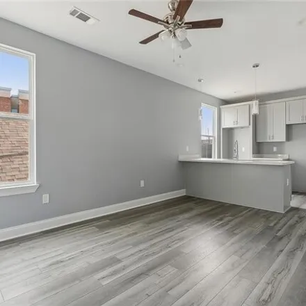 Image 2 - 710 South Salcedo Street, New Orleans, LA 70119, USA - House for sale