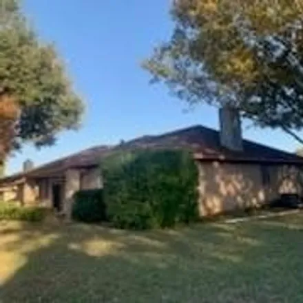 Image 2 - 213 East Amberway Lane, Garland, TX 75040, USA - House for rent