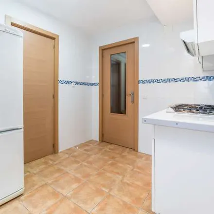 Rent this 5 bed apartment on Colegio Pureza de Maria in Avinguda del Cid, 142