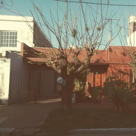 Buy this studio house on Homero Manzi 4868 in Partido de Quilmes, 1886 Villa La Florida
