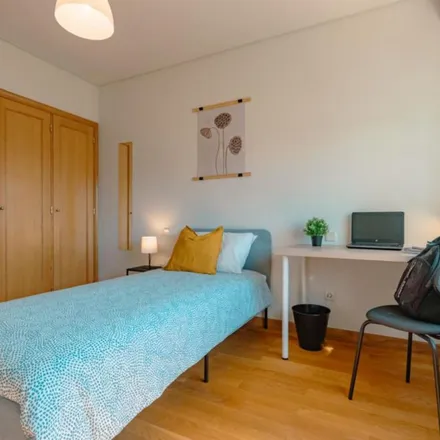 Rent this 6 bed apartment on Rua da Bouça 20 in 4099-013 Porto, Portugal