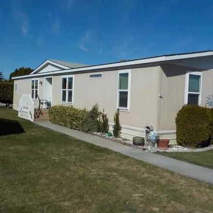 Buy this studio apartment on The Desert Pines mobile Home Park in Kennewick, WA 99338