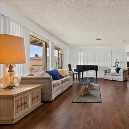 Image 2 - 4499 Don Cota Place, Los Angeles, CA 90008, USA - House for sale