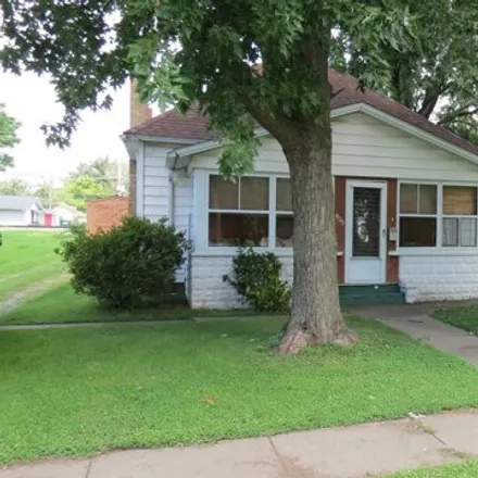 Image 2 - 400 East Adams Street, Du Quoin, IL 62832, USA - House for sale