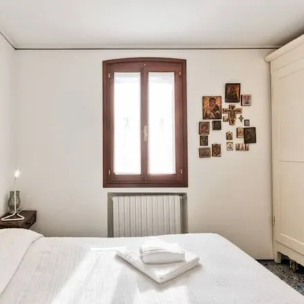 Rent this 2 bed apartment on Caffè Venezia in Via Bartolomeo Pajello 9, 36100 Vicenza VI