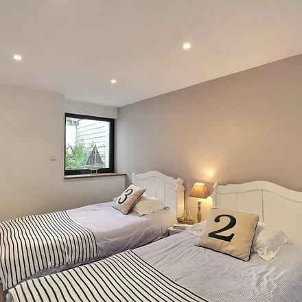 Rent this 2 bed house on Rue de la Grève Rose in 22730 Trégastel, France