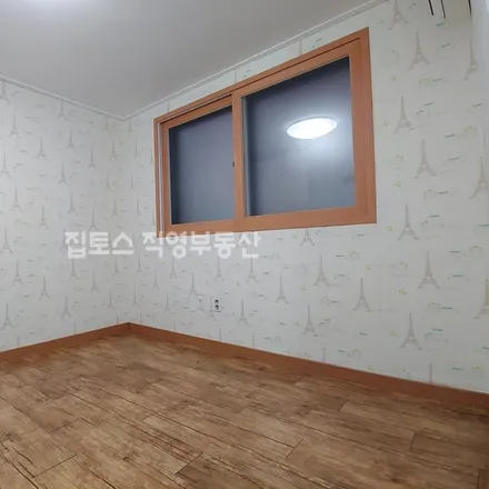 Rent this studio apartment on 서울특별시 관악구 봉천동 1584-39