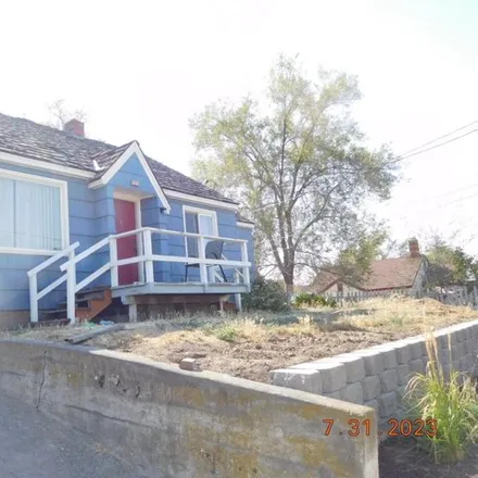 Buy this 2 bed house on 837 Southeast 3rd Street in Pendleton, OR 97801