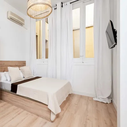 Rent this 9 bed room on Mad Plug in Calle de Valverde, 28004 Madrid