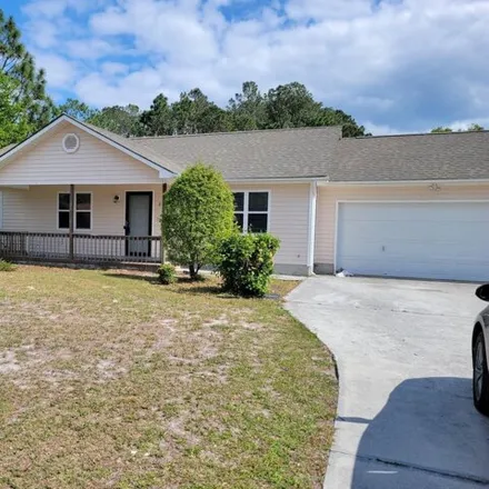 Rent this 3 bed house on 114 East Ivybridge Drive in Onslow County, NC 28539