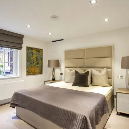 Rent this 3 bed apartment on 36 Hay's Mews in London, W1J 5NY