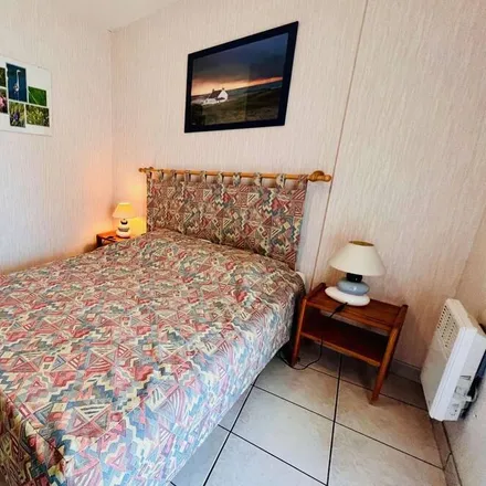 Rent this 2 bed apartment on 56170 Quiberon